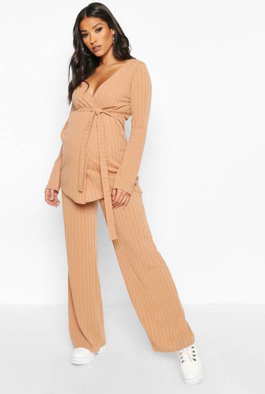 boohoo Zwangerschaps Geribbelde Lounge Set Met Wide Leg Broek Met Ceintuur, Kameel