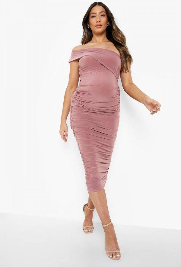 boohoo Zwangerschap Geplooide Midi Jurk Met Eé, n Blote Schouder, Dark Pink
