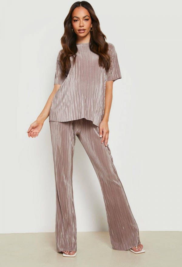 boohoo Zwangerschap Plisse T Shirt En Flared Broek Set, Mocha