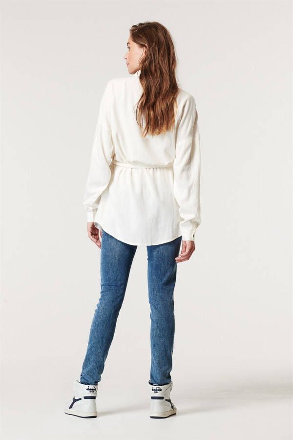 Supermom zwangerschaps en voedingsblouse met ceintuur wit